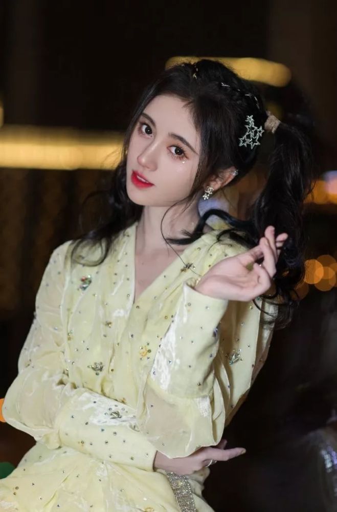 2 图源:微博@鞠婧祎个人工作室 双十一晚会上akuma最喜欢的就是鞠婧祎