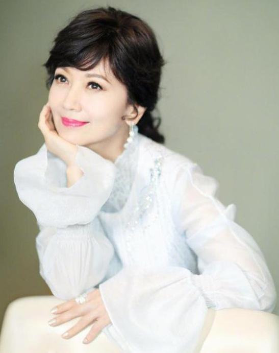 老年女演员60岁以上的,老一辈女演员60岁以上 这些女星都满60岁,除了赵雅芝,还有刘雪华山口百惠,谁