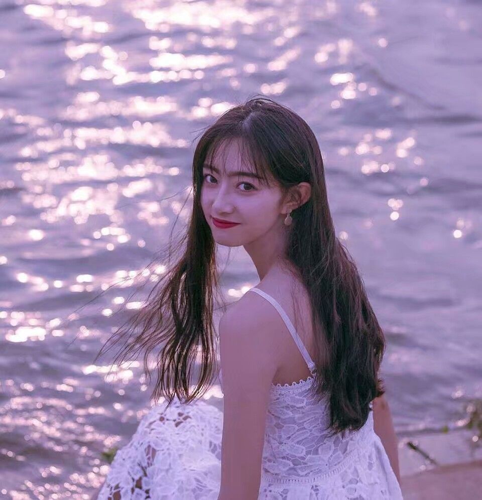 温柔风女生头像:以热爱的态度对待生活就是对自己的温柔
