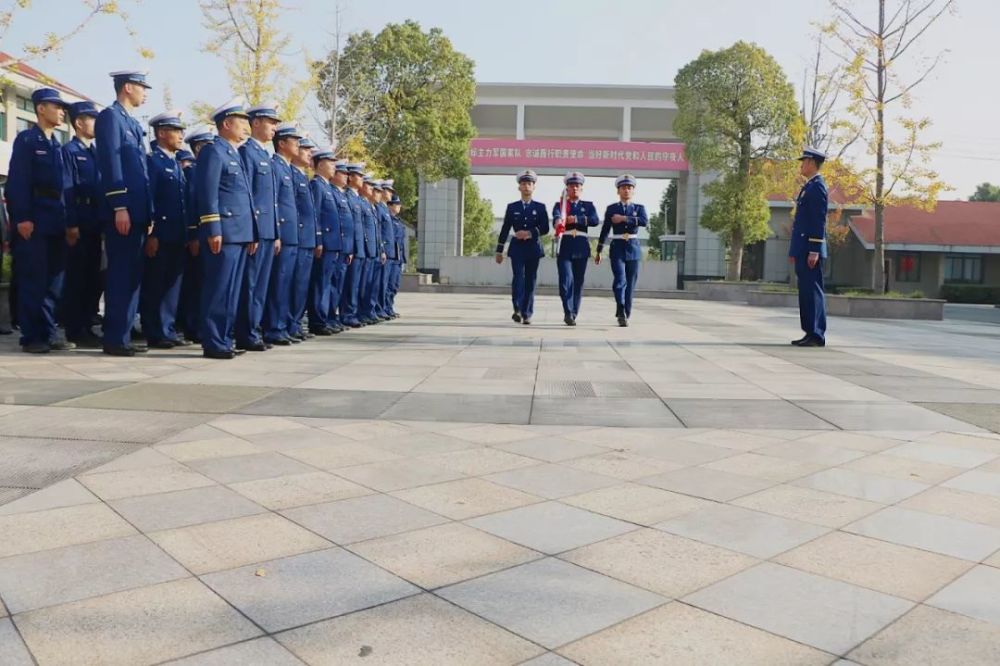 分享会 11月11日上午,上虞区消防救援大队举行升国旗仪式暨国旗下讲话