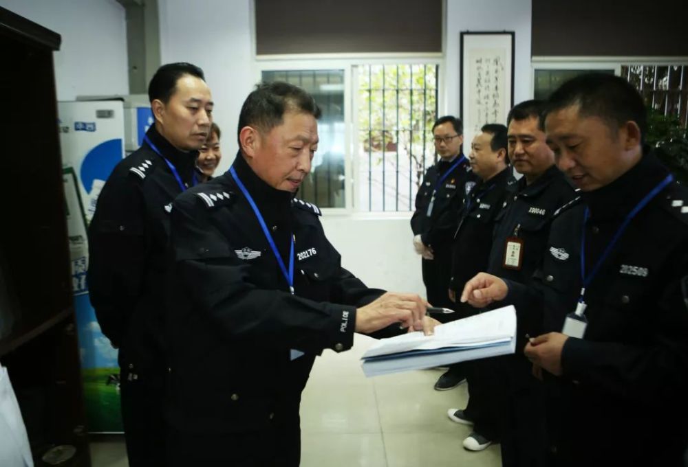 民警吴更明:32年从警路,兢兢业业写忠诚