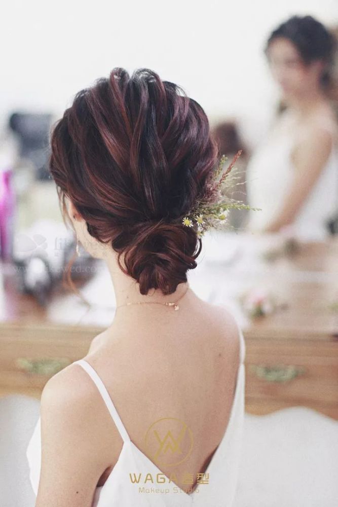 今年最流行的婚纱发型是什么?