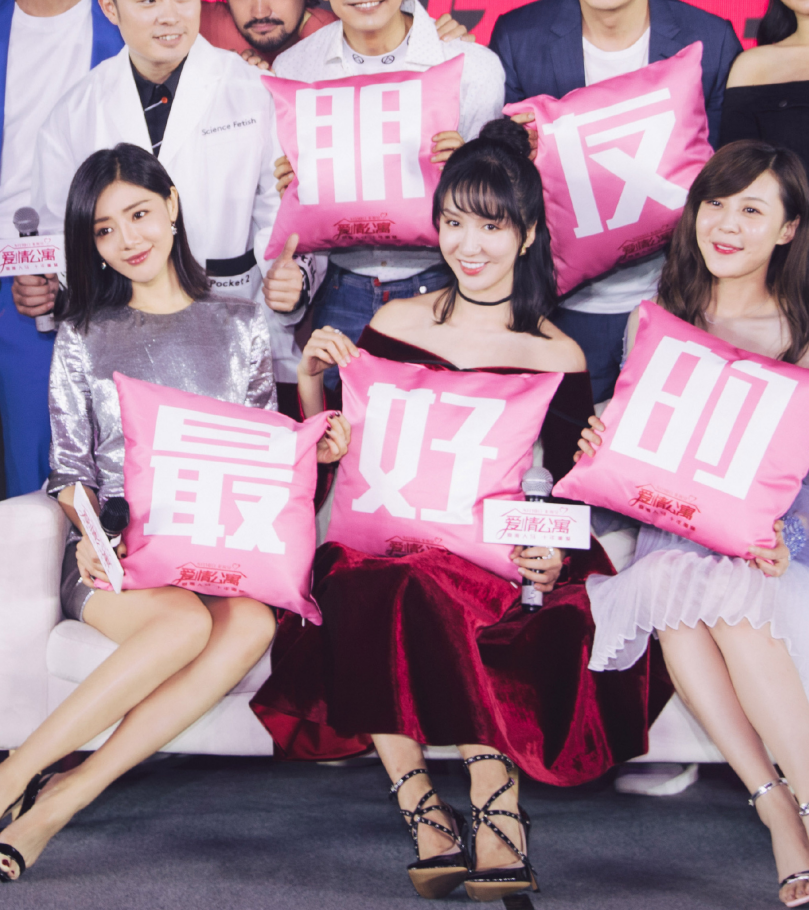 《爱情公寓》身材最好不过唐悠悠,穿"液体裙"凹出麻杆