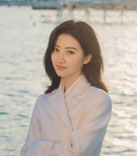 景甜清新温婉海边写真图片,优雅浪漫,姿态优美