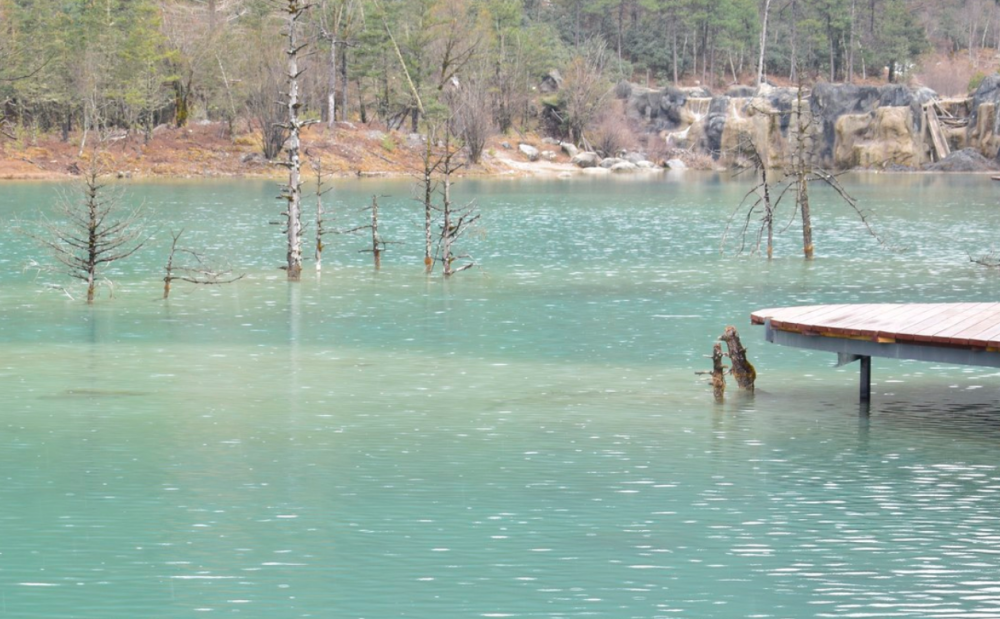 碧水蓝天的风景壁纸,碧波浩渺,真是美不胜收.