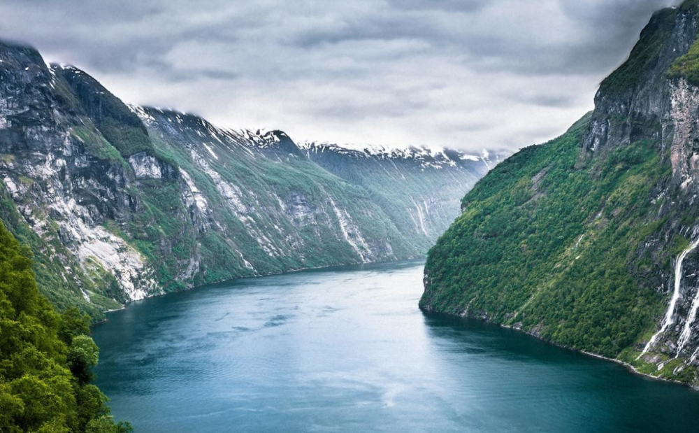 壮阔秀丽的山水风景壁纸,高山巍峨,绿水潺潺