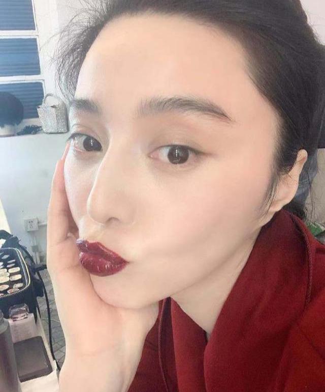 范丞丞室内抽烟惹争议!拿肖战挡枪被吐槽,亲姐范冰冰也下场?