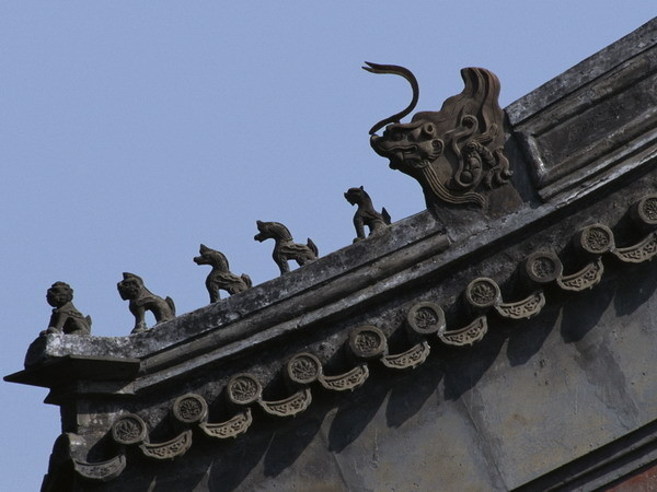 的特征形式和风格,2000多年间风格变化不大,通称为中国古代建筑艺术