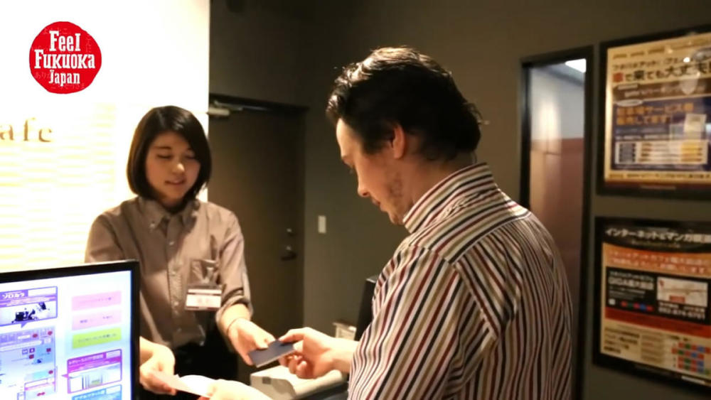 日本网吧:1小时9块能过夜 想干啥都行