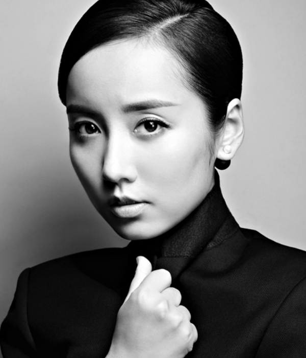 吕一清新儒雅,落落大方,略带英气的面容太吸引人