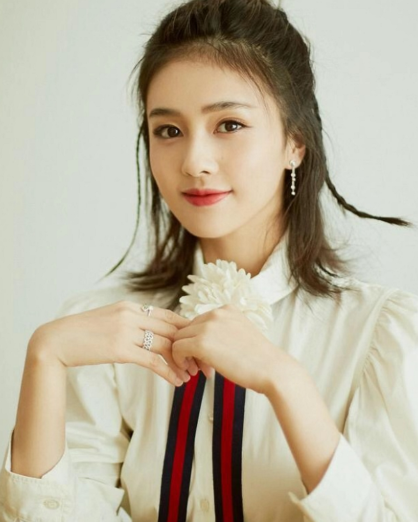 白鹿精美照:青春靓丽,甜美动人,颜值完美!