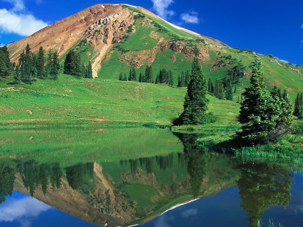 唯美画风桌面壁纸,唯美河岸风景,令人心旷神怡