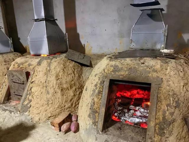 长春市区内最好吃的土窑烧公鸡啦!土豆地瓜香又面,纯纯原始香气