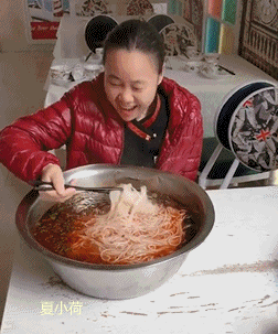 女朋友吃早餐的正确姿势,真担心养不起她!
