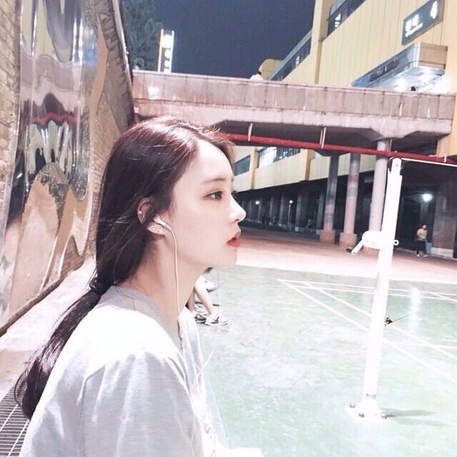 ins优质"真人"女生头像:做人的境界不是一味低调或张扬,而是不卑不亢