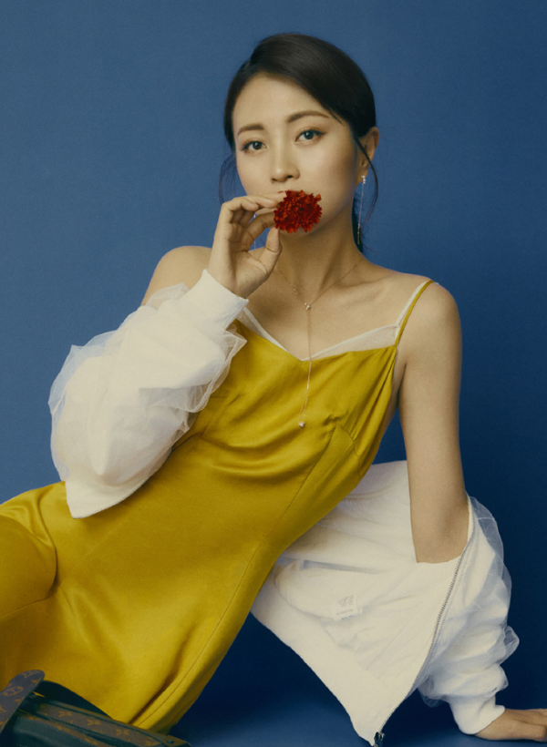 包文婧精美写真,俏皮可爱,犹如邻家女孩般可人