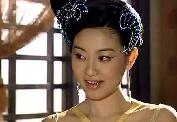 还记得《刁蛮公主》文媚儿吗?时隔多年,如今41岁当妈气质依旧