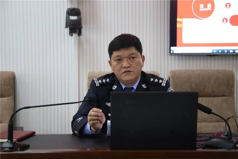 长顺县公安局党委书记,局长汤虎城为党员干部上专题党课