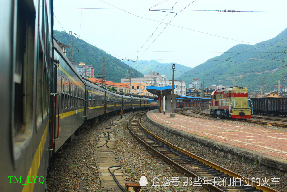 乘6063次列车随拍宝成铁路略阳区间的火车站