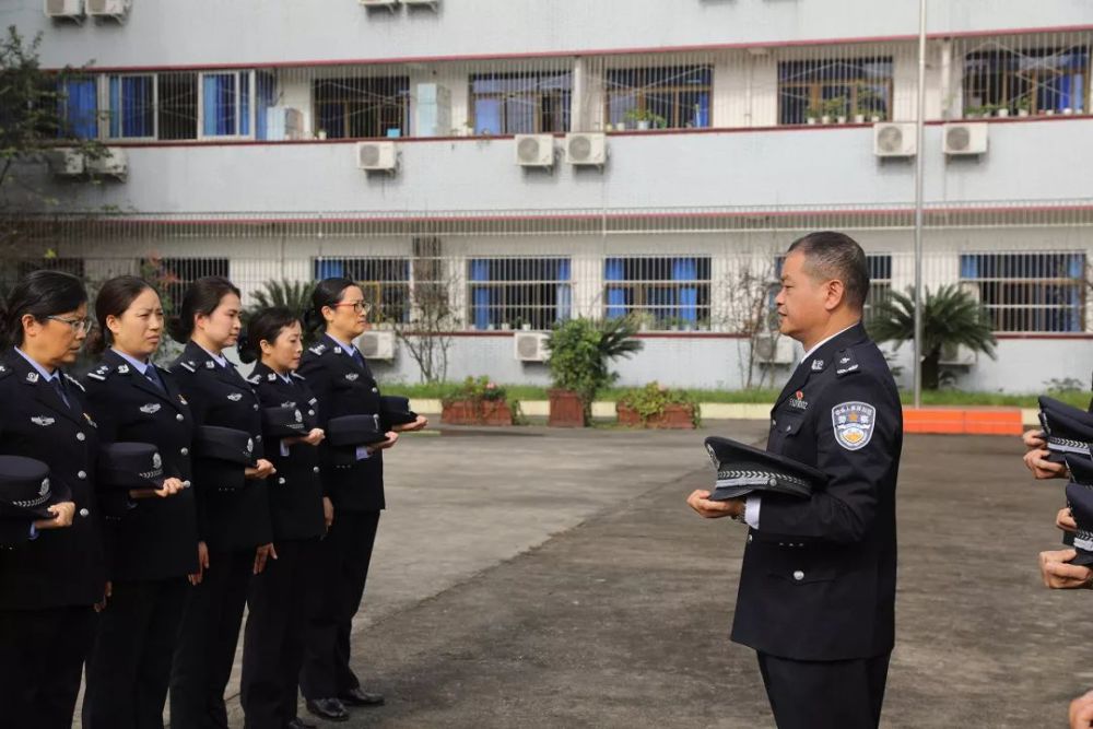 新源监狱积极开展警务礼仪训练