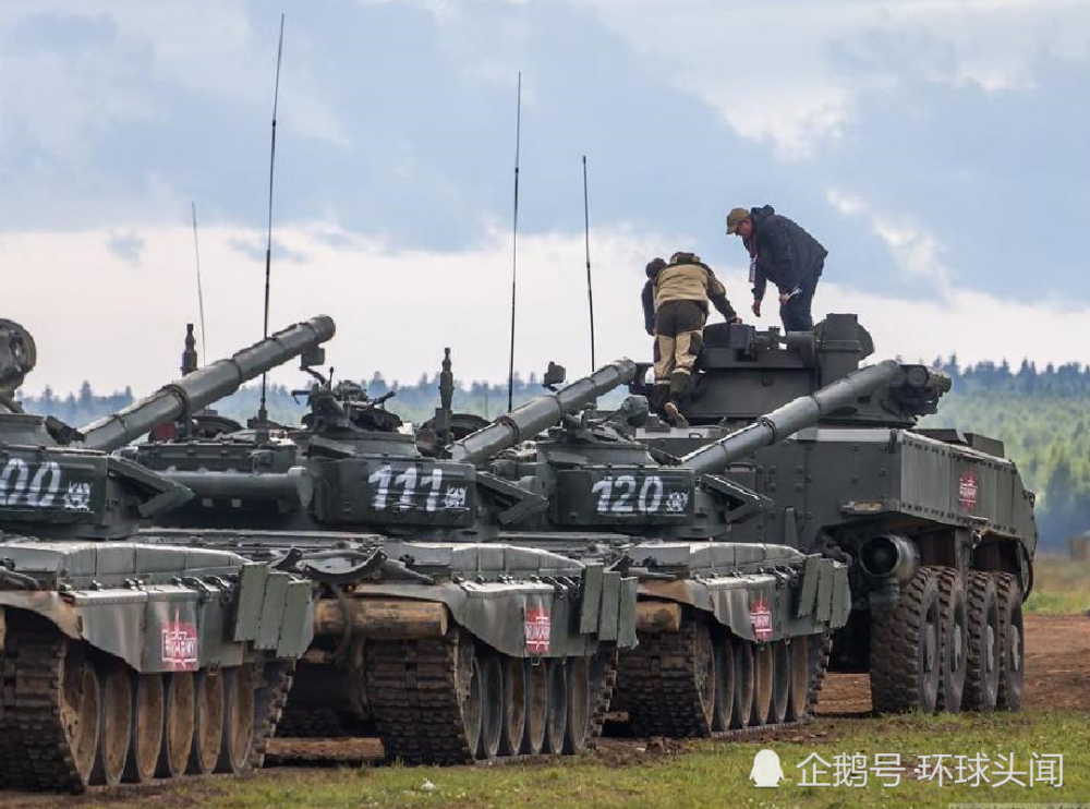 图为俄罗斯回旋镖装甲车与t-72坦克对比.