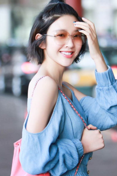 明星唐艺昕精美壁纸,实力演绎清新御姐范,养眼十足