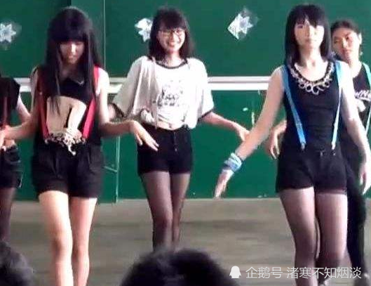 初中上晚自习时,女生自认为"很可爱"的3行为,男生却"贼恶心"!