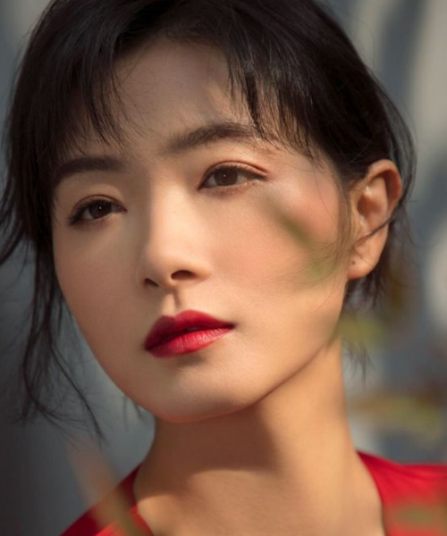 美女演员明星万茜,甜美动人,优雅迷人