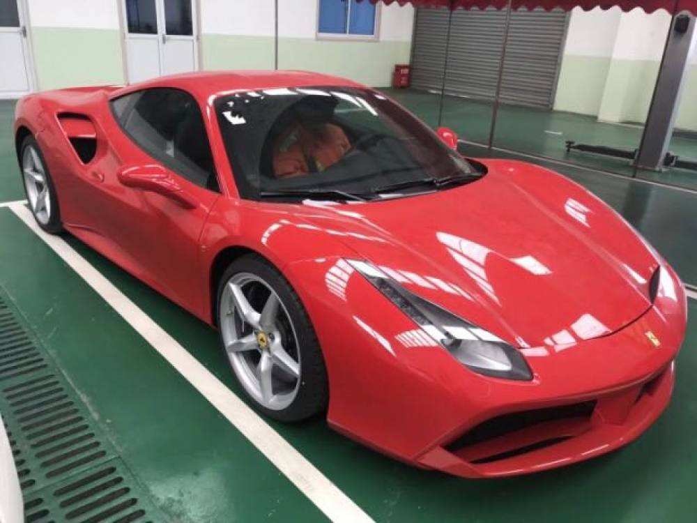 法拉利,法拉利488,超级跑车,跑车,车牌,钻孔