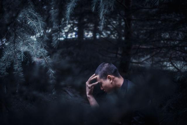 梦境中的哀伤，梦见死了好多人，陌生人离世引发的深层解析