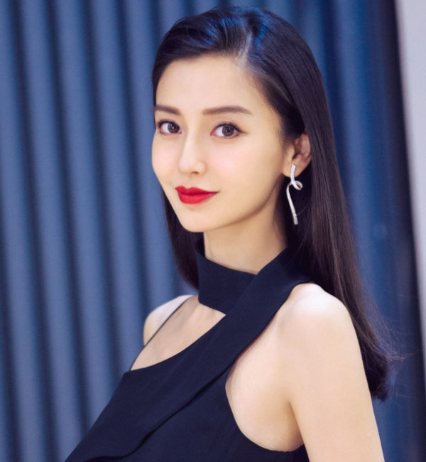 杨颖高清壁纸,超凡脱俗,身材窈窕有致