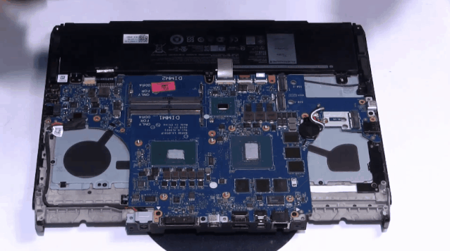 涂抹要均匀 .对于普通的散热器底面,硅脂厚度大约为一张纸的厚度.