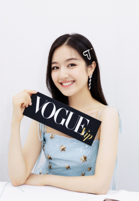 李兰迪清纯脱俗,甜美的笑容令人陶醉,不可多见的小仙女