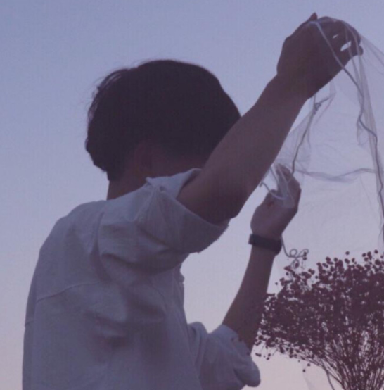 超火"双人"情侣头像:假装忙碌,假装不辛苦,假装不想你
