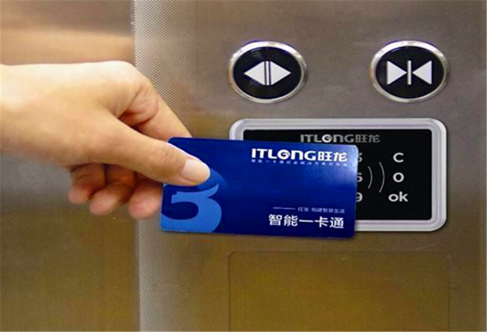 物业公司用设置电梯卡的方式"控制"业主,业主应该怎么