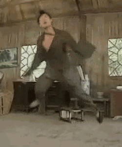 男子当街跪地向女友求婚,接下来发生的一幕……哈哈哈