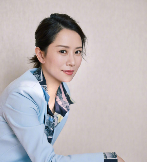 女明星海清时尚写真,气质优雅美丽大方
