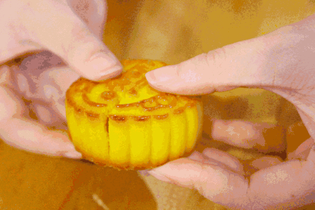 五仁月饼相信大家都吃过吧!每年中秋家家户户都会吃月饼.