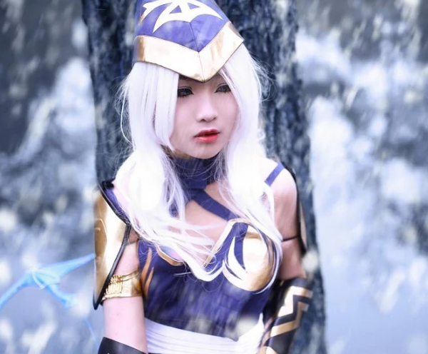 艾希cosplay,俊美迷人的小姐姐