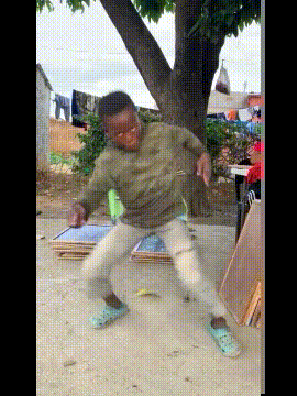 搞笑gif:我也不知道这孩子怎么了,我也不敢靠近了瞧瞧