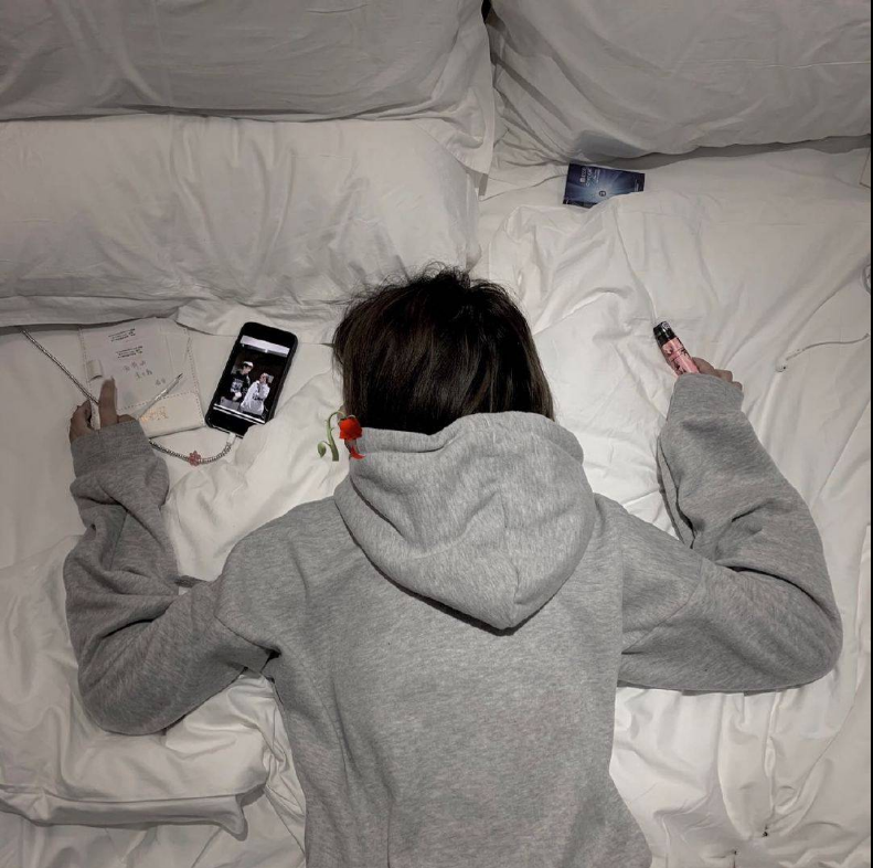 情侣头像:我有一个小愿望,晚上不失眠,卡上不缺钱