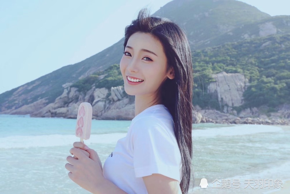 清纯美女演员王星辰最新海边写真,太美太小清新了