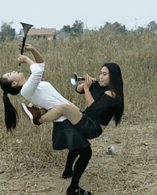 搞笑gif图:女朋友生气了可不是闹着玩的