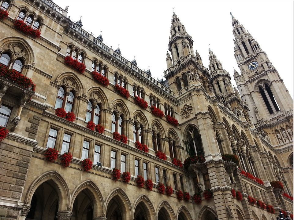 新哥特式建筑代表——维也纳市政厅