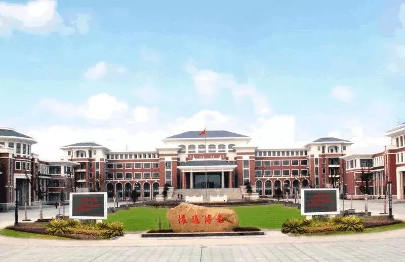 江苏省滨海中学是江苏省四星级高中,1959年,被省教育厅列为27所重点
