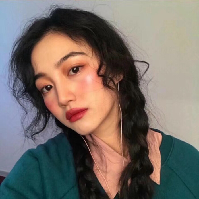 ins超火女生头像:我们不能控制机遇,却可以掌握自己