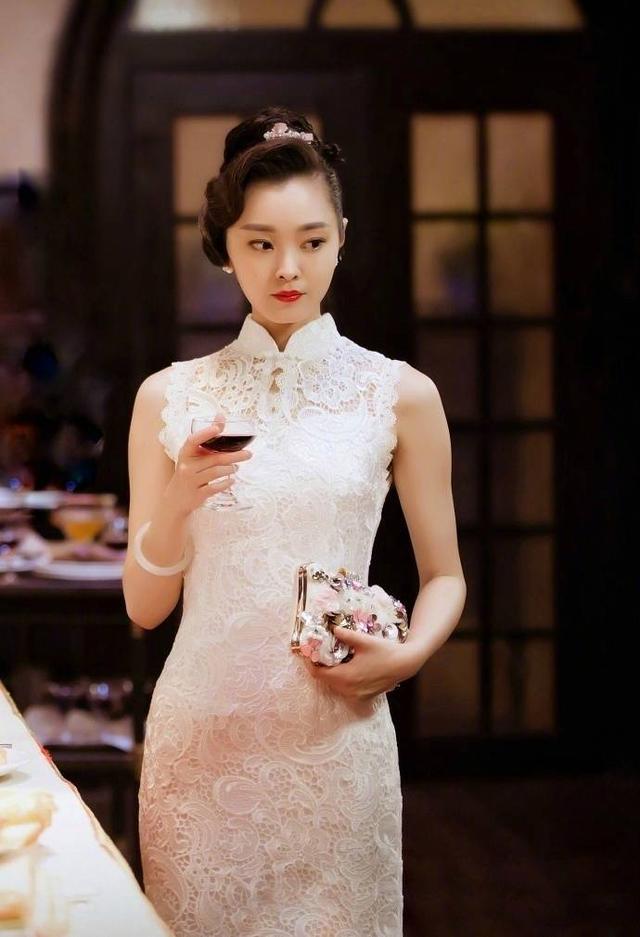 真正适合穿旗袍的女人,身上都有这4个"特征",美得优雅