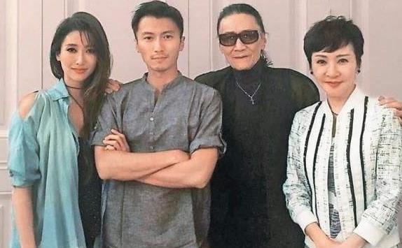 靠恋情出名,谢贤年轻时秒杀谢霆锋,出演众多经典角色,刘德华只能给他