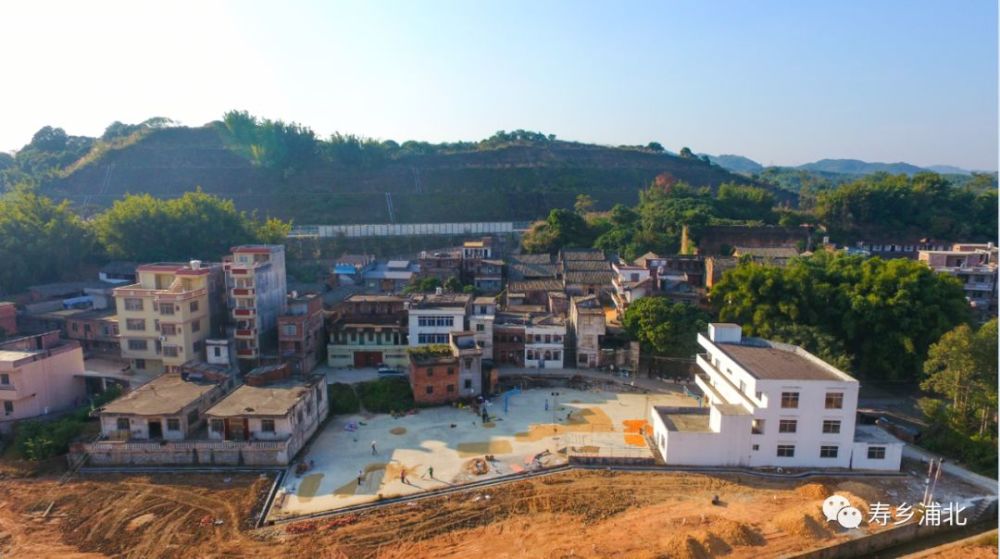 在浦北县寨圩镇土东村委会西翰村, 有一处高墙环绕, 占地面积约500㎡