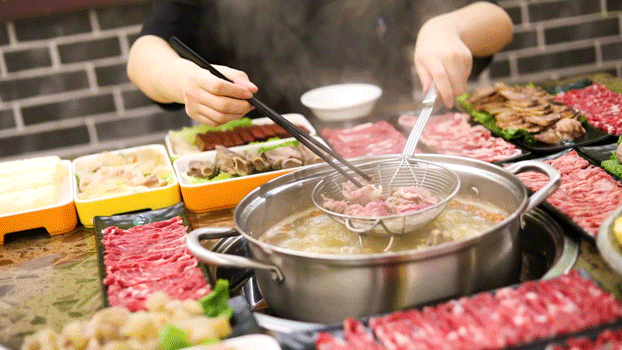 最近收到风,世界之窗有家驴肉火锅店,街坊们排队2h都要吃!